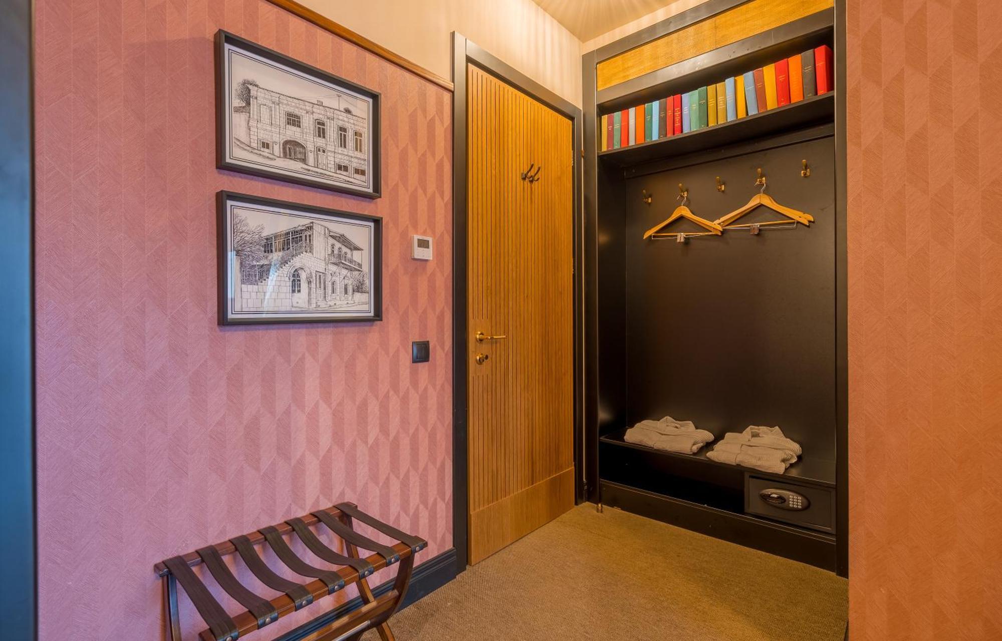 Communal Hotel Кутаиси Экстерьер фото